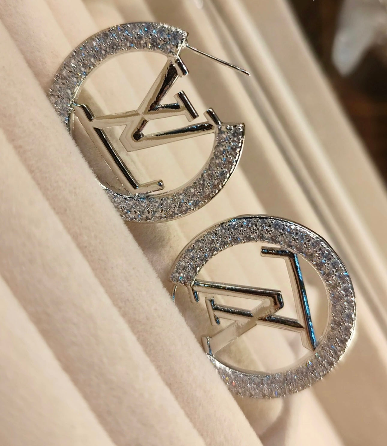 Brinco Inspiração LV Argola